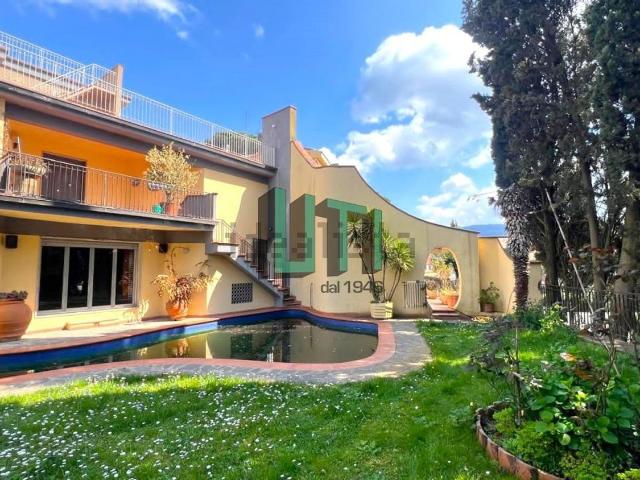 Appartamento in vendita di 235 m² in Via Carlo Borrani