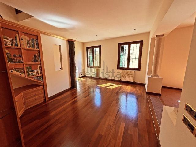 Appartamento in vendita di 235 m² in Via Beato Pellegrino, 109