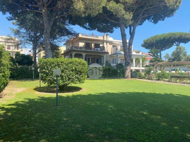 Appartamento in vendita di 235 m² in Via delle Castalidi, 31