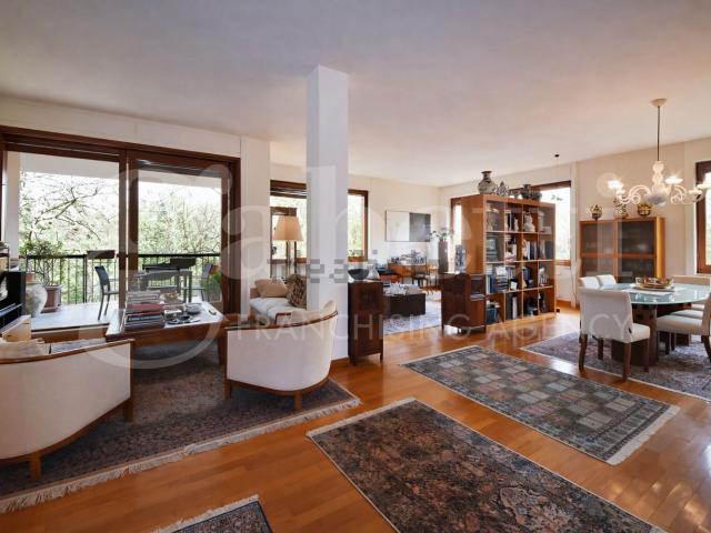 Appartamento in vendita di 235 m² in Viale Brianza, 29
