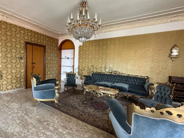 Appartamento in vendita di 235 m² in Corso Umberto I, 387