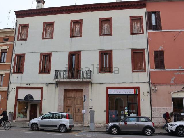 Appartamento in vendita di 235 m² in Corso della Giovecca, 96