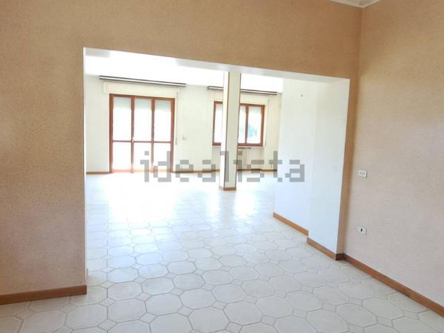 Appartamento in vendita di 235 m² in Largo Rosciano