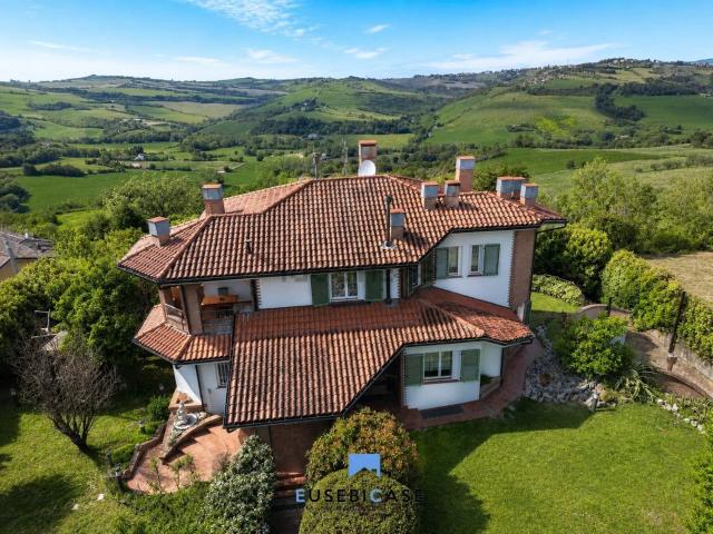 Appartamento in vendita di 236 m² in Via Calciano, 8