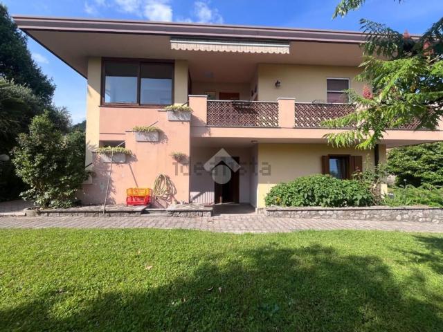 Appartamento in vendita di 236 m² in Via Mioni, 12