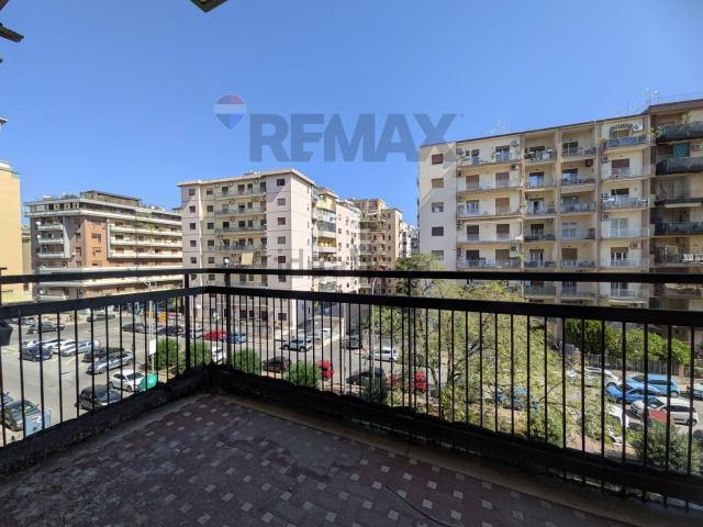 Appartamento in vendita di 236 m² in Via Umberto Giordano, 244
