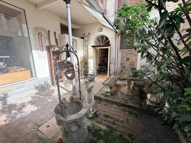 Appartamento in vendita di 236 m² in Piazza Girolamo Savonarola