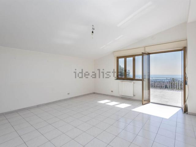 Appartamento in vendita di 237 m² in Via Caramme, 27
