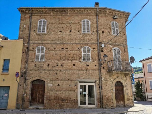 Appartamento in vendita di 238 m² in Via Aurelio Saffi, 77