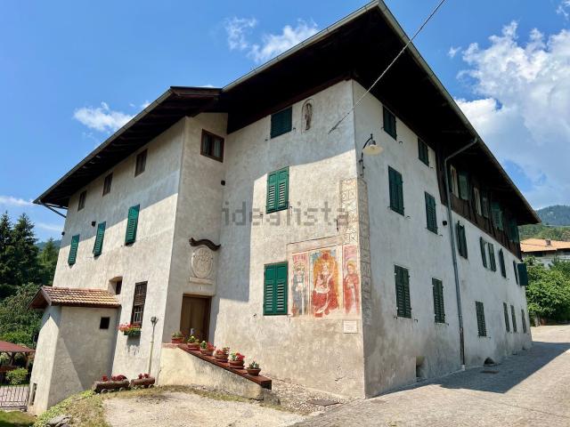 Appartamento in vendita di 238 m² in Via Dante Alighieri, 57