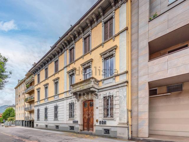 Appartamento in vendita di 238 m² in Via Santo Garovaglio