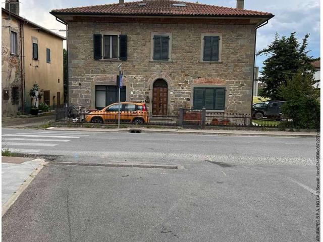 Appartamento in vendita di 238 m² in Località Montecchio, 32