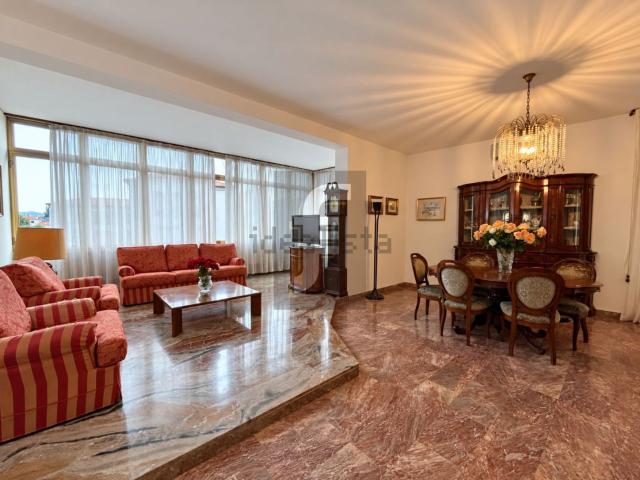 Appartamento in vendita di 238 m² in Piazza Guglielmo Marconi