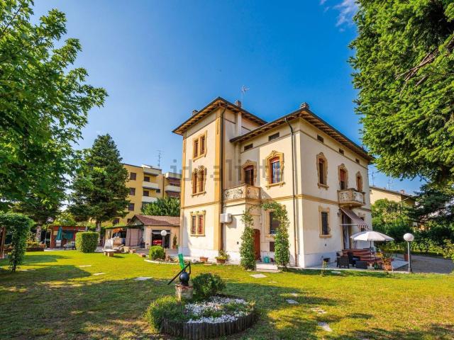 Appartamento in vendita di 239 m² in Via Aldo Moro, 46
