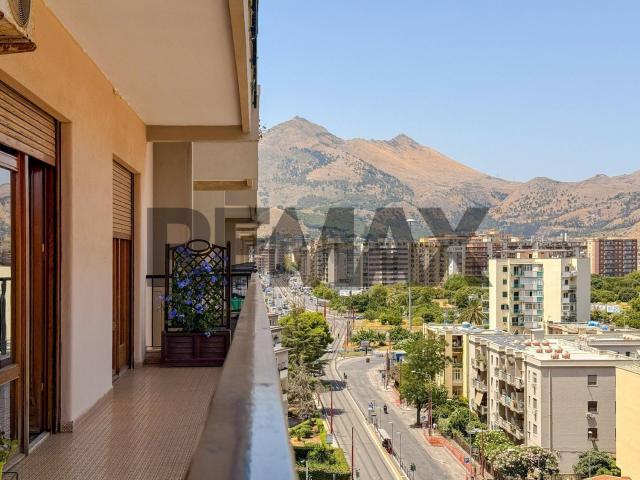 Appartamento in vendita di 239 m² in Via Leonardo da Vinci, 74