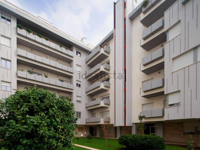 Appartamento in vendita di 239 m² in Via Raffaele Paolucci, 26