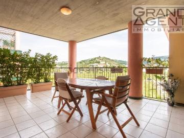 Appartamento in vendita di 240 m² in Via Ca&apos  di Cozzi, 6