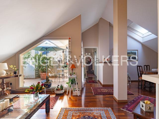 Appartamento in vendita di 240 m² in Via Carlo Giuseppe Veratti, 7
