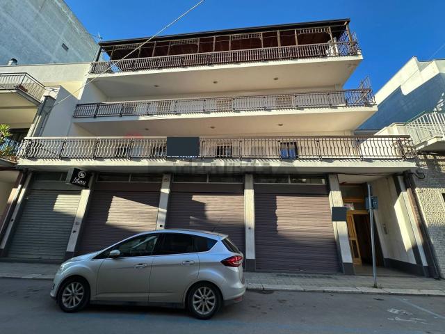 Appartamento in vendita di 240 m² in Via Cianciaruso, 42