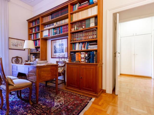 Appartamento in vendita di 240 m² in Via Alessandro Torlonia, 12