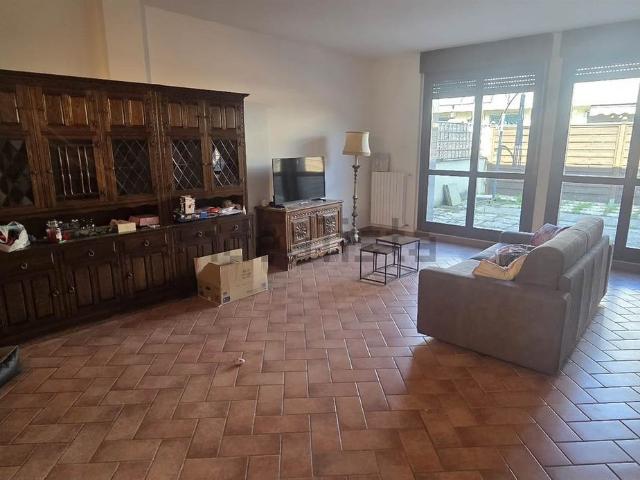 Appartamento in vendita di 240 m² in Via Giordano Colombo, 1