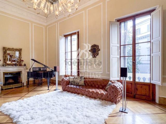 Appartamento in vendita di 240 m² in Via Giovan Battista Niccolini