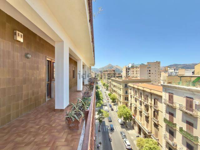 Appartamento in vendita di 240 m² in Via Dante, 28