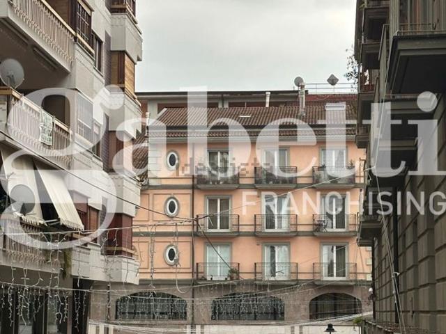 Appartamento in vendita di 240 m² in Via Dante Alighieri