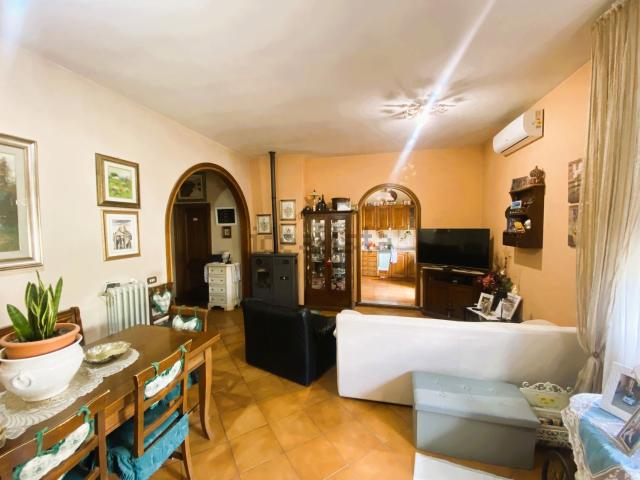 Appartamento in vendita di 240 m² in Via Dante Alighieri