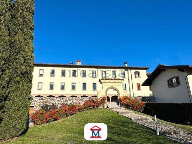 Appartamento in vendita di 240 m² in Via della Seta