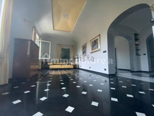Appartamento in vendita di 240 m² in Via della Sirena