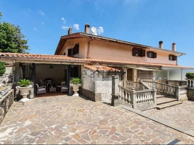 Appartamento in vendita di 240 m² in Via delle More, 14