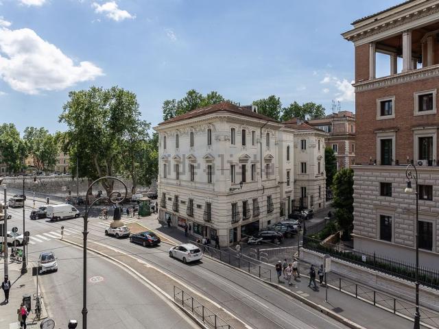 Appartamento in vendita di 240 m² in Via di San Bartolomeo de&apos  Vaccinari