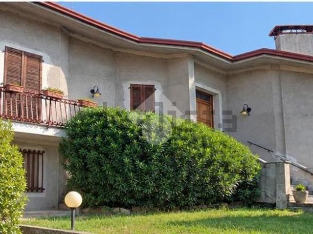 Appartamento in vendita di 240 m² in Via Europa Unita, 32