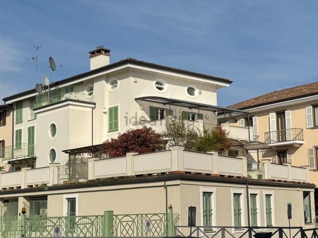Appartamento in vendita di 240 m² in Via Luigi Griffini