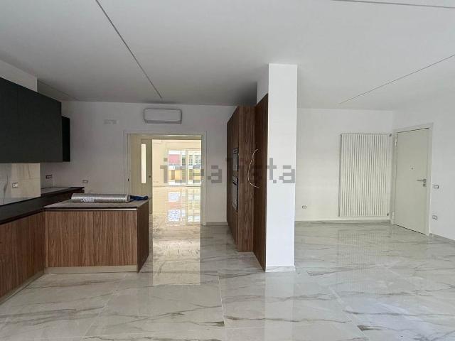 Appartamento in vendita di 240 m² in Via Luigi Settembrini