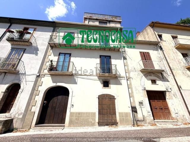 Appartamento in vendita di 240 m² in Via Lungara Ponticelli