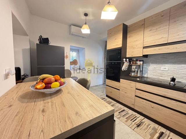 Appartamento in vendita di 240 m² in Via Maggiore