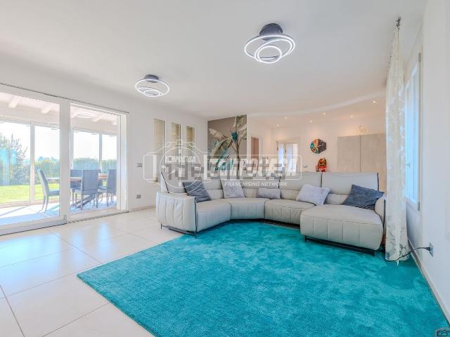 Appartamento in vendita di 240 m² in Via Marco Emilio Lepido, 240