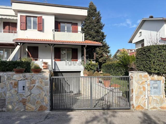 Appartamento in vendita di 240 m² in Via Marrocco, 60