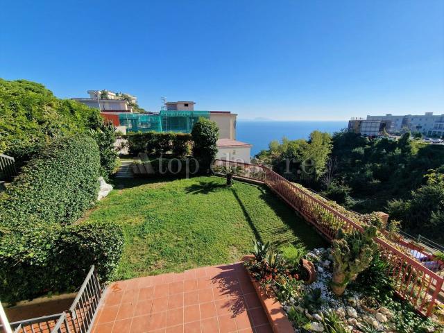 Appartamento in vendita di 240 m² in Via San Gennaro Agnano