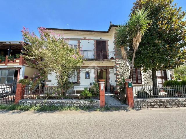 Appartamento in vendita di 240 m² in Via Scopetana, 145