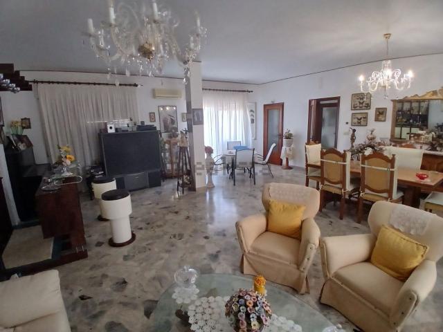 Appartamento in vendita di 240 m² in Via Tunisi
