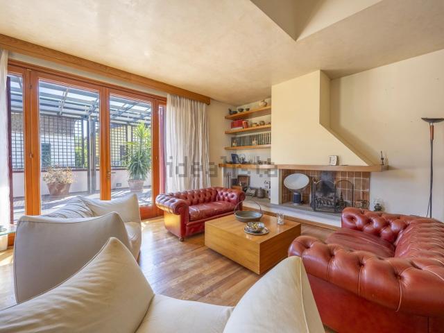 Appartamento in vendita di 240 m² in Via Silvio Pellico