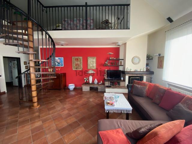 Appartamento in vendita di 240 m² in Via Padova, 295
