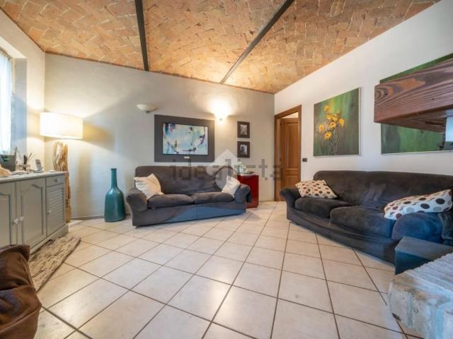 Appartamento in vendita di 240 m² in Via per Rubiera, 20
