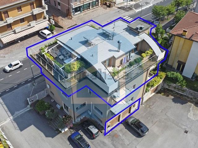 Appartamento in vendita di 240 m² in Via Provinciale, 5
