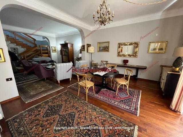 Appartamento in vendita di 240 m² in Via Rosolino Pilo, 74
