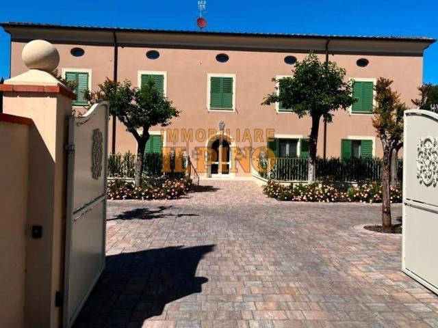 Appartamento in vendita di 240 m² in Via Tosco Romagnola