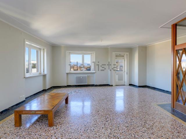 Appartamento in vendita di 240 m² in Via Treppo angolo Via Petrarca